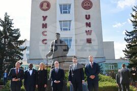 Университет за национално и световно стопанство (УНСС) - паметник на проф. Стефан Бобчев - поднасяне на венци