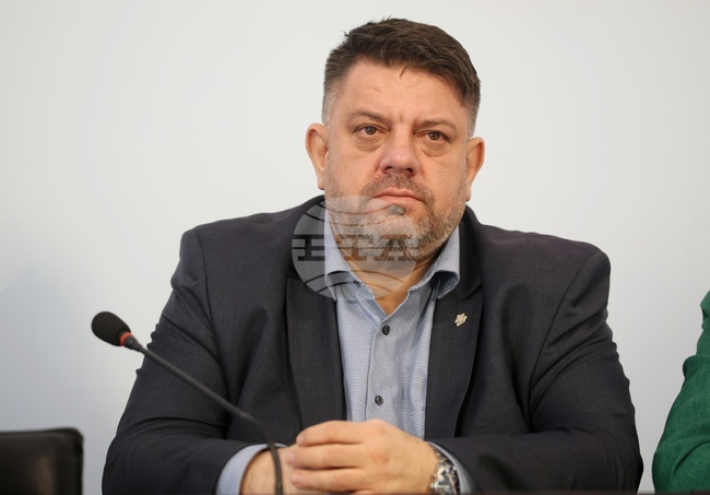 Нека помним подвига на предците, но да не забравяме отговорността си пред децата, написа Атанас Зафиров