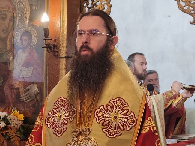 Светите страдалци Вяра, Надежда, Любов и майка им София ни призовават да изменим себе си по образа на нашия Създател, каза в проповедта си митрополит Арсений