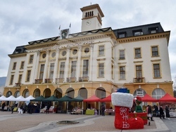 Хокеен мач и фермерски пазар привлякоха интереса в навечерието на Коледа в Сливен  