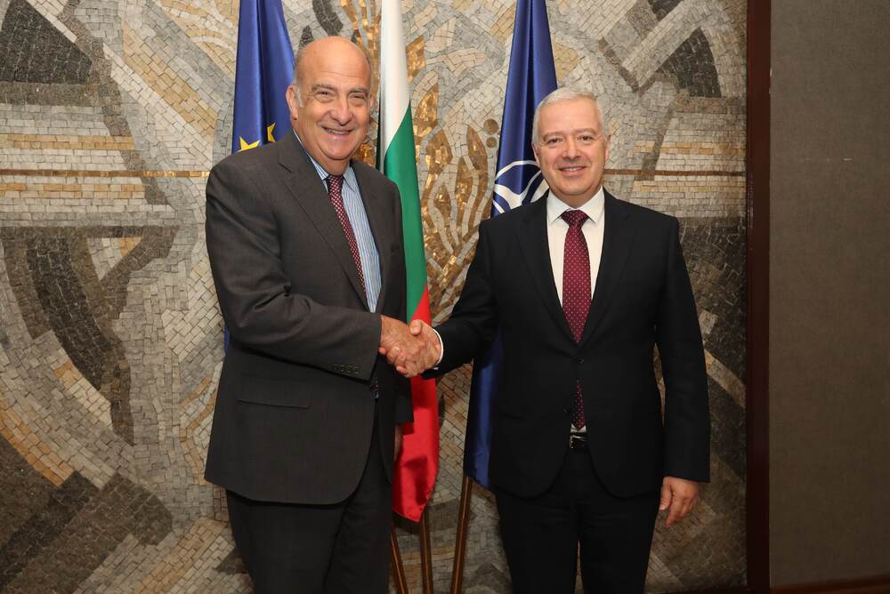 Министър Иван Кондов се срещна с извънредния и пълномощен посланик на САЩ в България г-н Кенет Мертен