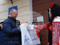 Министър Росен Христов дари генератори на българите в Болград, Украйна