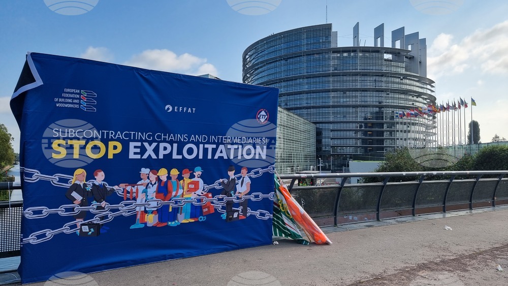 Протест срещу експлоатацията на работници се проведе пред сградата на Европейския парламент в Страсбург