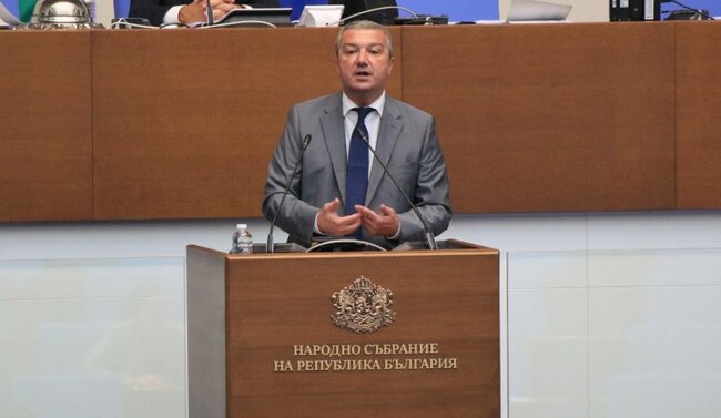 Драгомир Стойнев към енергийния министър: С действията си закривате БЕХ, кой ви даде мандат за това