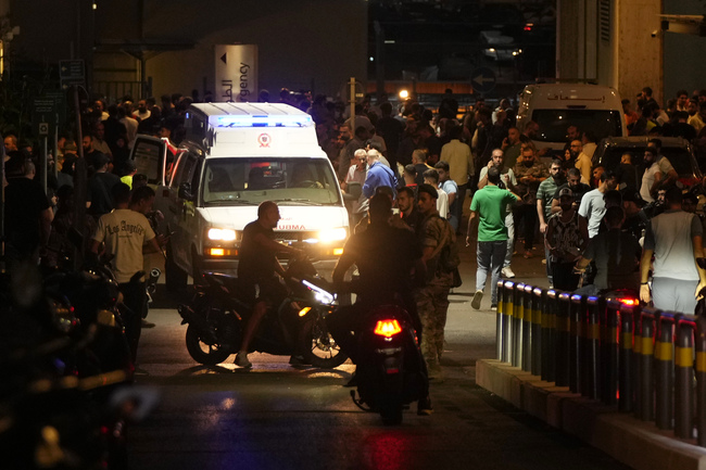 Броят на загиналите при взривовете на пейджърите в Ливан нарасна на девет, сред тях е и синът на депутат от "Хизбула"