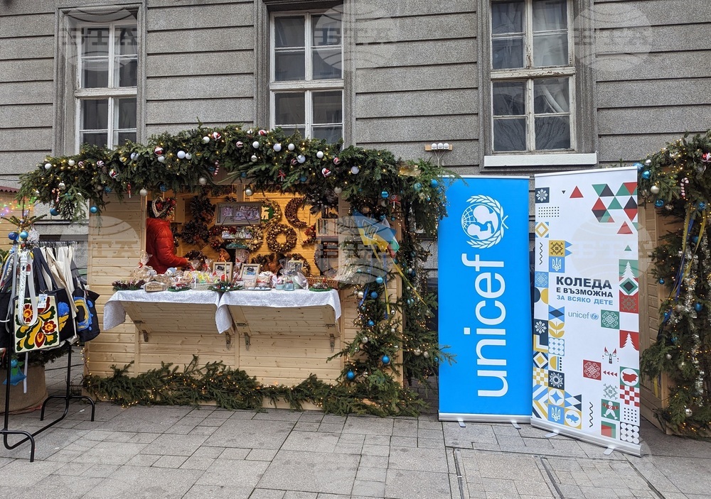 Ukrainian Refugees Present Traditional Dishes in Christmas Market in Sofia