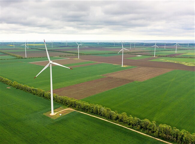 Вятърната електроцентрала "Свети Никола" край Каварна е произвела над 30 на сто повече електроенергия през септември спрямо август