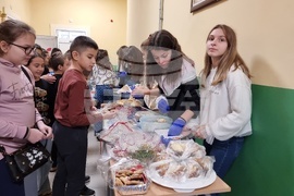 Ловеч - благотворителен базар - училище