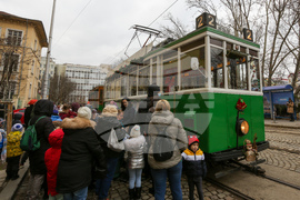 Коледен ретро трамвай