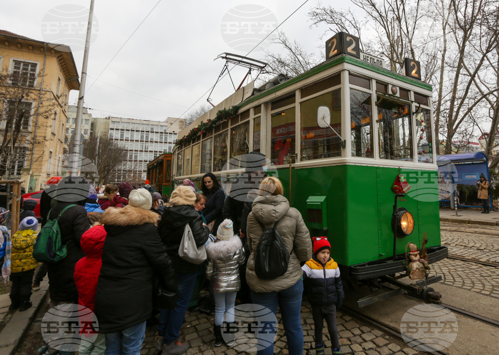 Коледен ретро трамвай