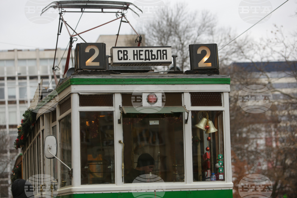 Коледен ретро трамвай