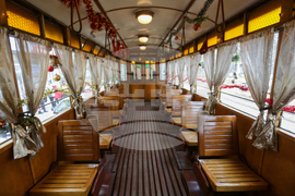 Коледен ретро трамвай