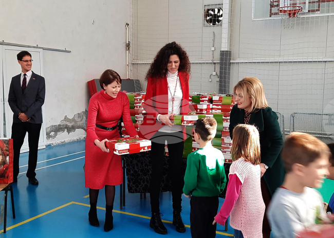 Северна Македония - Община Зърновци - деца - коледни пакети