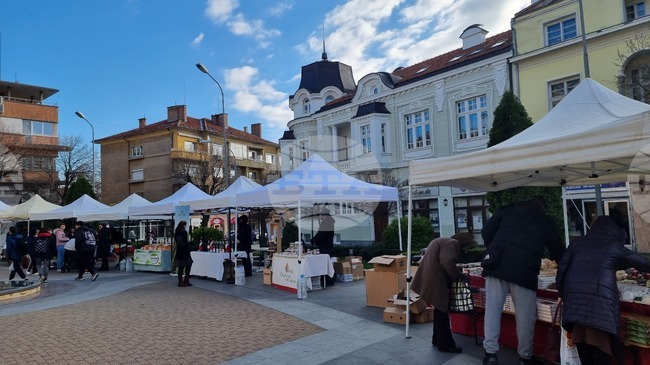 Коледният базар в Сливен отваря врати на 6 декември заедно с фермерско изложение