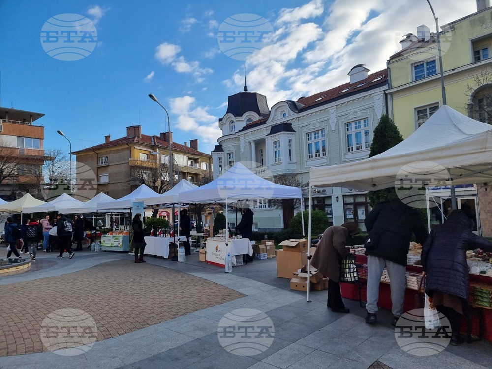 Коледен базар отвори врати в Сливен