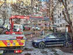 Служители на звено "Инспекторат" и "Паркинги и гаражи" оказват съдействие за преместване на автомобил