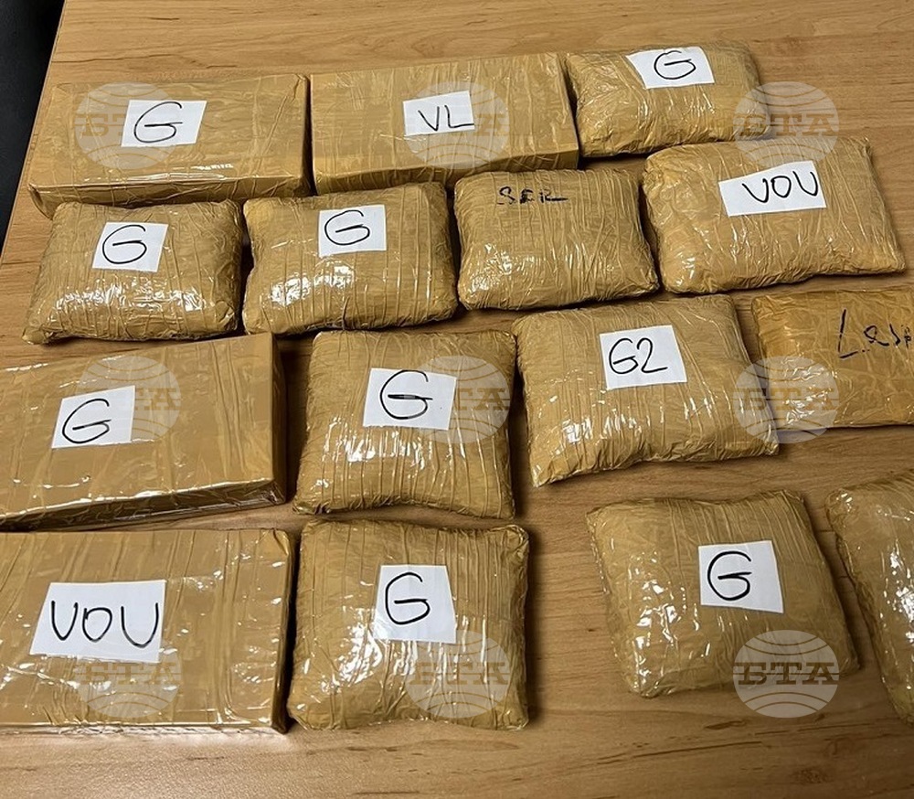 Окръжна прокуратура - Ямбол задържа за срок до 72 часа две украински гражданки, обвинени в контрабандно пренасяне на близо 12 килограма златни изделия