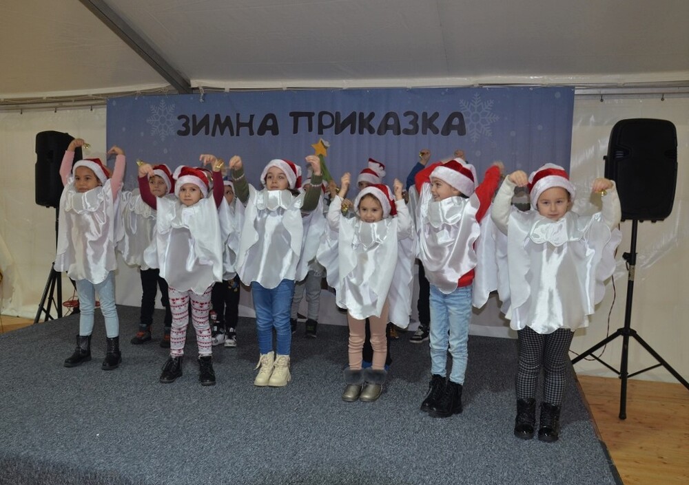 Община Видин: Деца от ДГ „Зорница“ с коледна програма в „Зимна приказка“