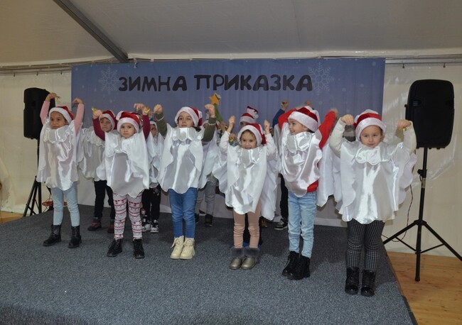 Община Видин: Деца от ДГ „Зорница“ с коледна програма в „Зимна приказка“