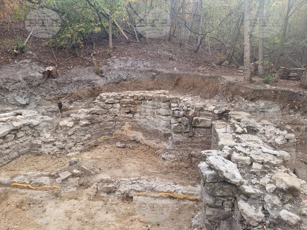 Село Самоводене - археолози - църква