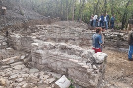 Село Самоводене - археолози - църква