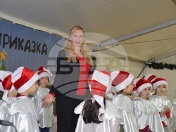 Видин - Деца от ДГ „Зорница“ с коледна програма в „Зимна приказка“