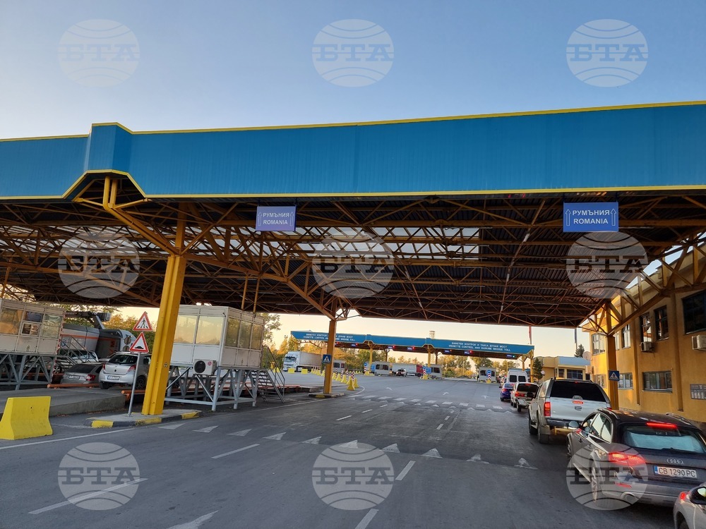 Minivan Transporting 12 Illegal Migrants Crashes in Ruse