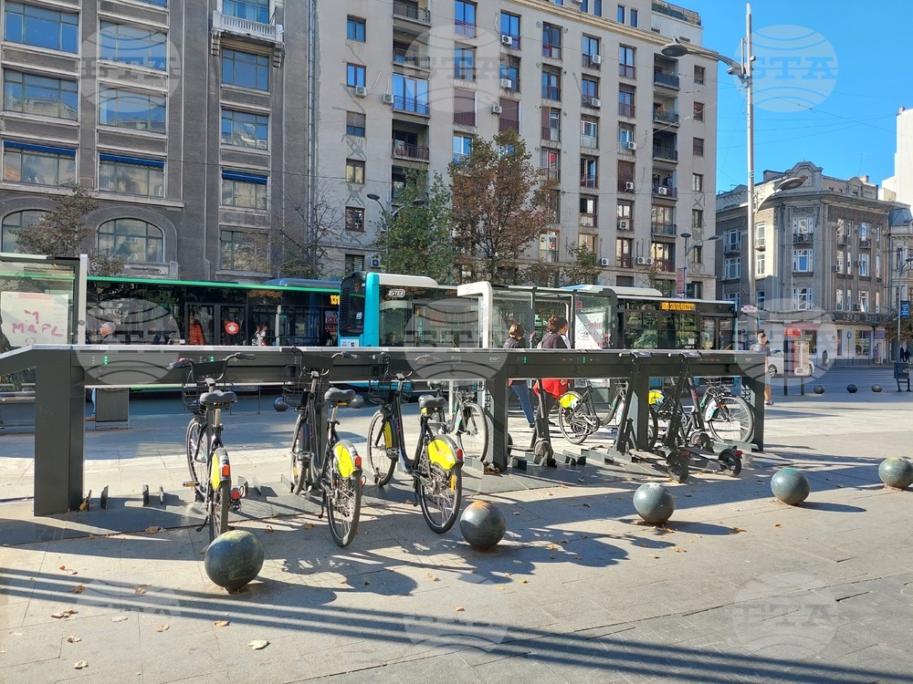 Трамвай излезе от релсите в Букурещ заради тротинетка