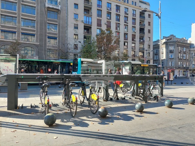 Трамвай излезе от релсите в Букурещ заради тротинетка