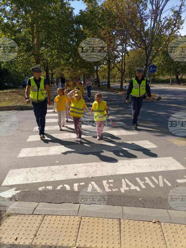 С час по пътна безопасност в детска градина започна поредицата от образователни беседи на „Пътна полиция”- Сливен