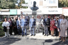 Румъния - БАН - посещение - бюст-паметник Христо Ботев