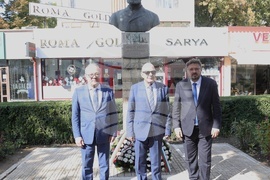 Румъния - БАН - посещение - бюст-паметник Христо Ботев