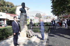 Румъния - БАН - посещение - бюст-паметник Христо Ботев