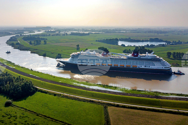 Финансово затруднен германски корабостроител подписа сделка за 10 милиарда евро с „Ем Ес Си круизис“ 