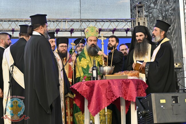 Софийска света митрополия: Водосвет по повод 50 години от обявяването на Костинброд за град