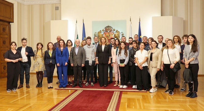 Вицепрезидентът се срещна с участниците в третата международна пътуваща конференция „Живописна България“