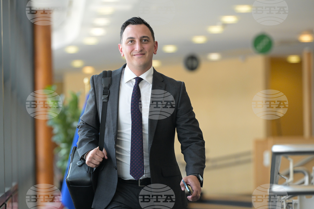 Италианската и испанската футболни лиги защитиха решението си да проведат по един мач извън Европа след критиката на еврокомисар
