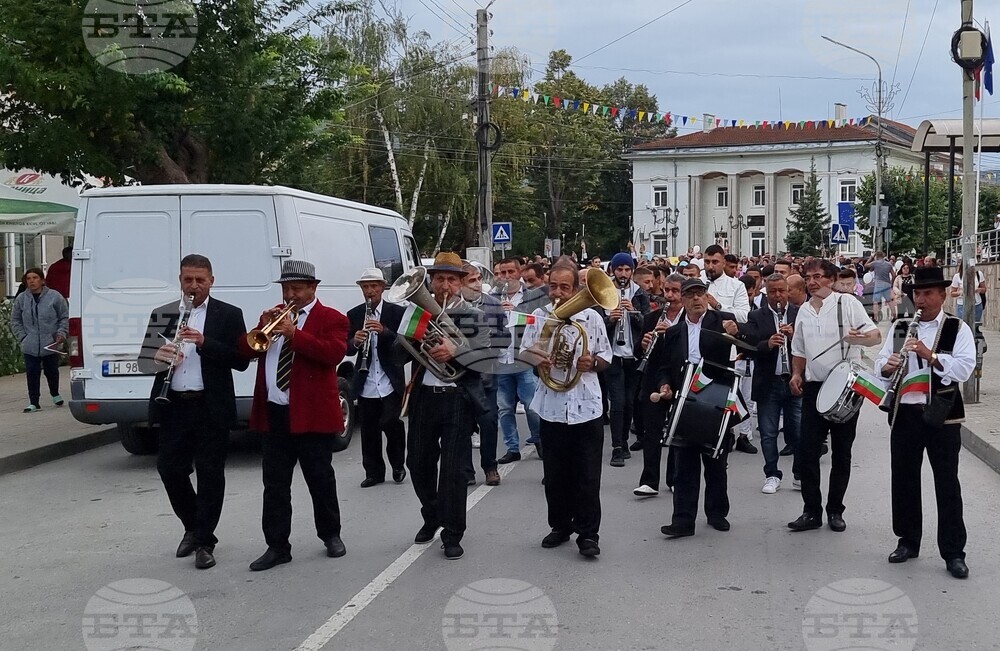 Ритуалът къпане на младоженци се състоя във Върбица