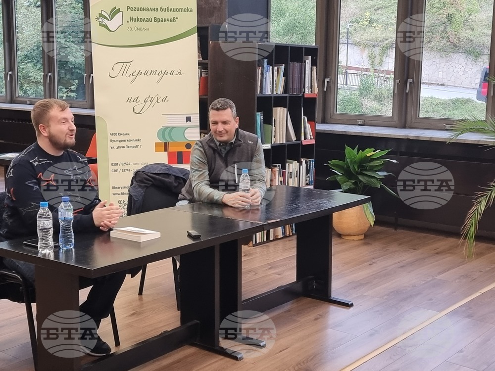 Писателят Александър Чобанов се срещна с читатели на „Минало несвършено“ в родния Смолян