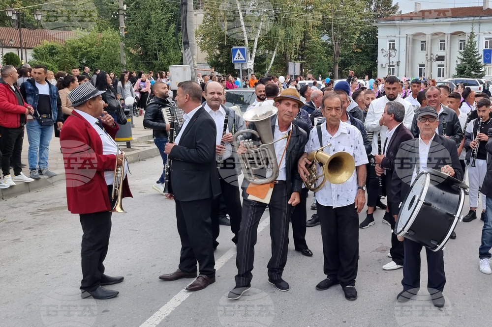 Ритуалът "Къпане на младоженци" беше възстановен във Върбица