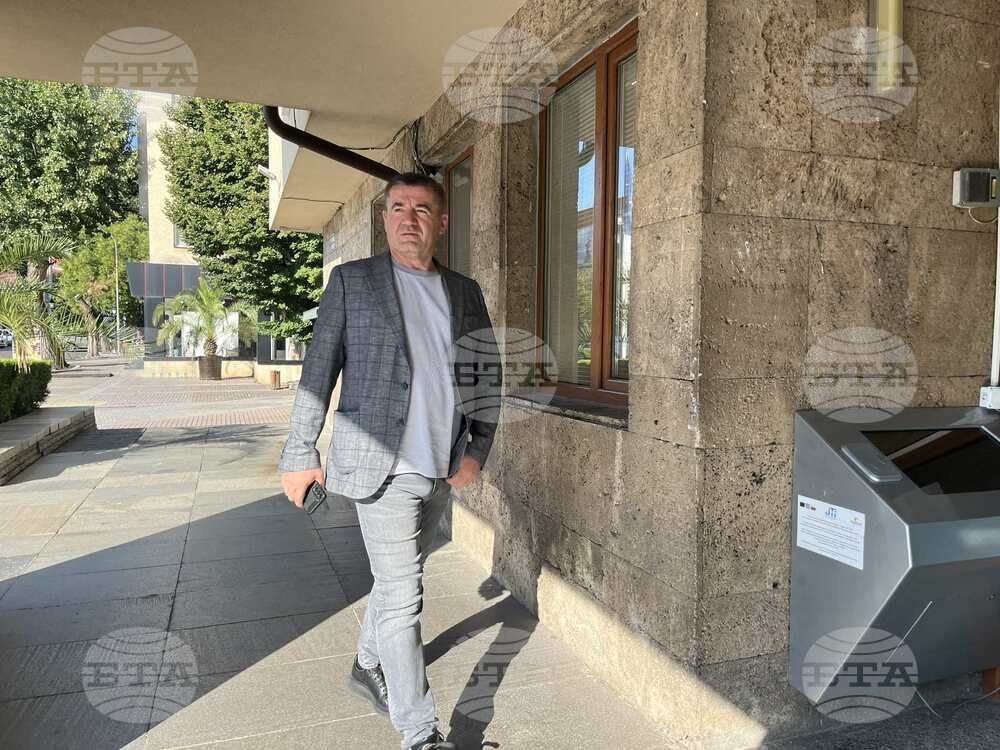Служителите на Областната администрация в Хасково дойдоха на работа пеш в Деня без автомобили
