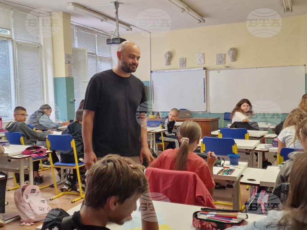 Преподавател в пернишкото училище "Алеко Константинов" участва в биенале във Венеция