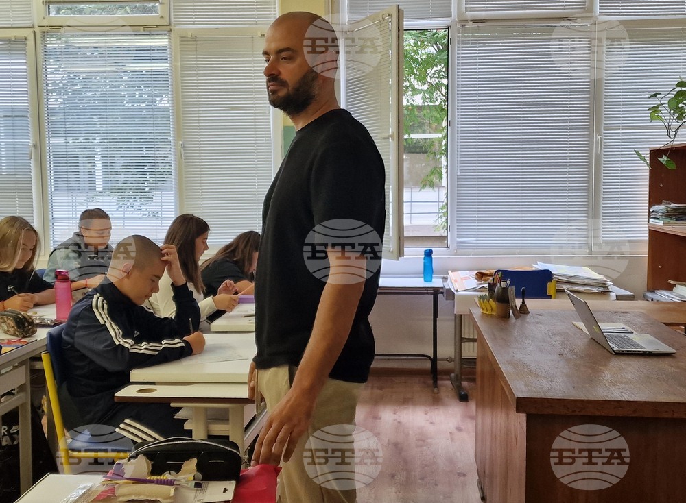 Преподавател в пернишкото училище "Алеко Константинов" участва в бианале във Венеция