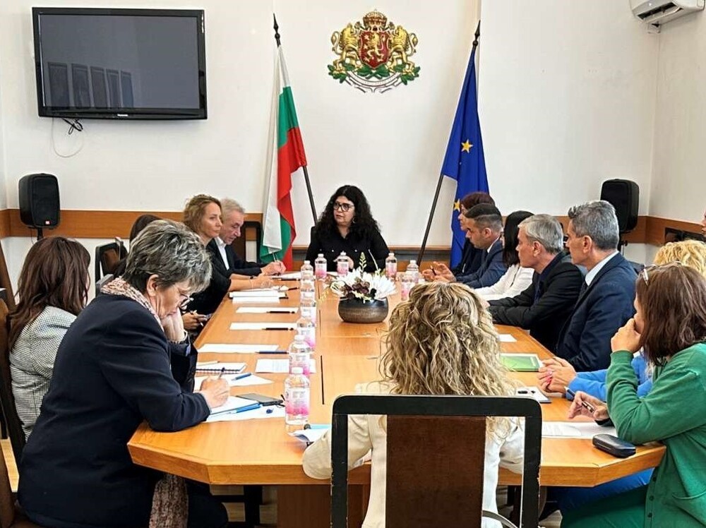 Министър Карадимов във Варна: Организацията за изборите от областните управители върви в срок