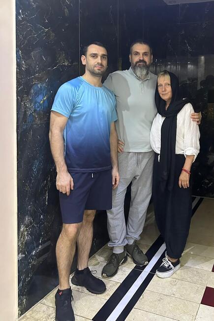 Пресофис на Елена Йончева – евродепутат: Елена Йончева се срещна с двамата българи в Йемен