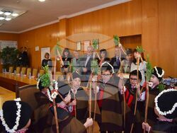 Сурвакарчета от ДГ“Славейче“ се срещнаха с ръководството на Община Разград на Игнажден