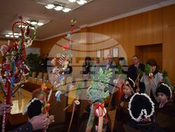 Сурвакарчета от ДГ“Славейче“ се срещнаха с ръководството на Община Разград на Игнажден