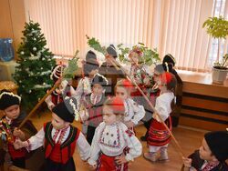 Сурвакарчета от ДГ“Славейче“ се срещнаха с ръководството на Община Разград на Игнажден