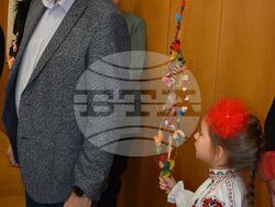 Сурвакарчета от ДГ“Славейче“ се срещнаха с ръководството на Община Разград на Игнажден