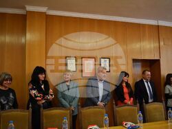 Сурвакарчета от ДГ“Славейче“ се срещнаха с ръководството на Община Разград на Игнажден